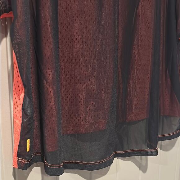 LUCY Athletic Mesh Top L - Picture 7 of 9